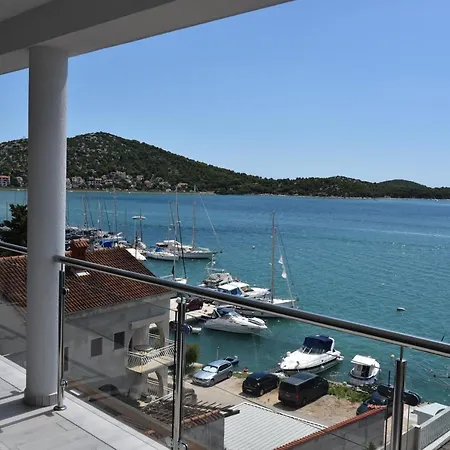 Pina Appartement Tisno